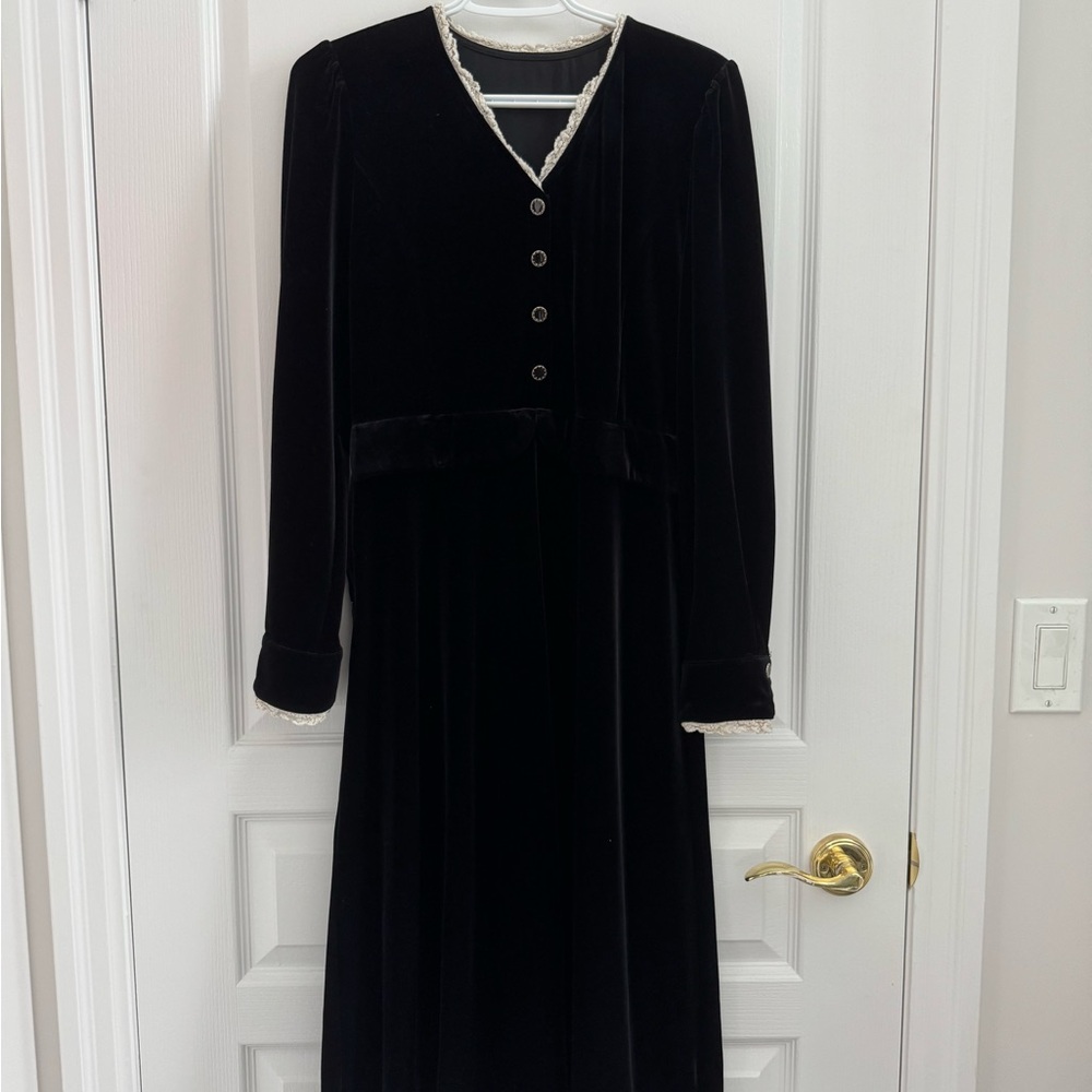 Vintage Black Velvet Long Dress – Lace Trim & Gold Buttons | S/M